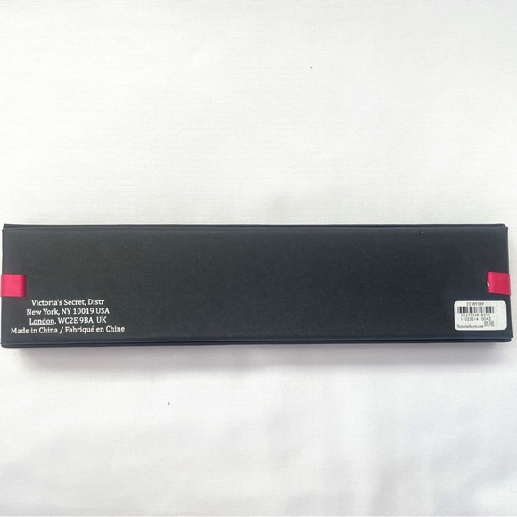 Victoria's Secret Gold Tone Pave Crystal Toggle Angel Bracelet – NIB - Picture 8 of 8